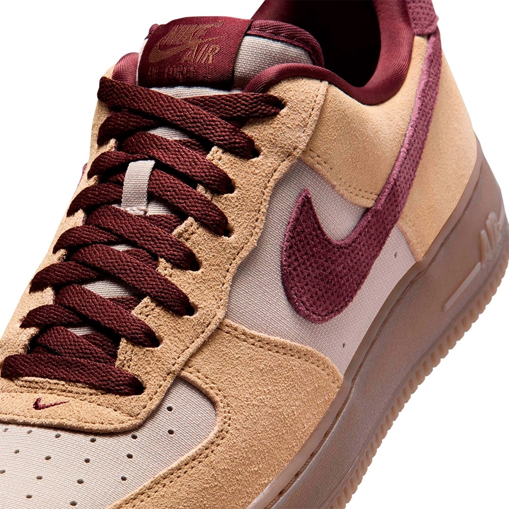 Tênis Nike Air Force 1 07 Marrom