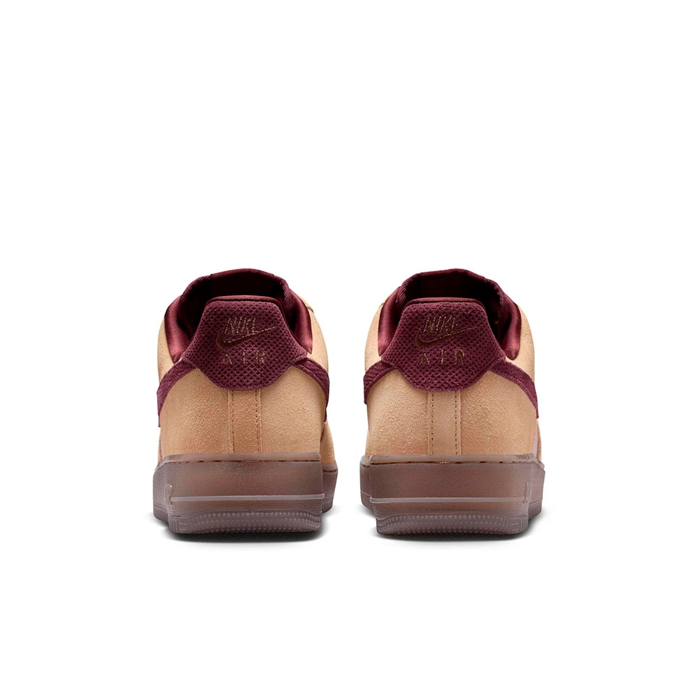 Tênis Nike Air Force 1 07 Marrom