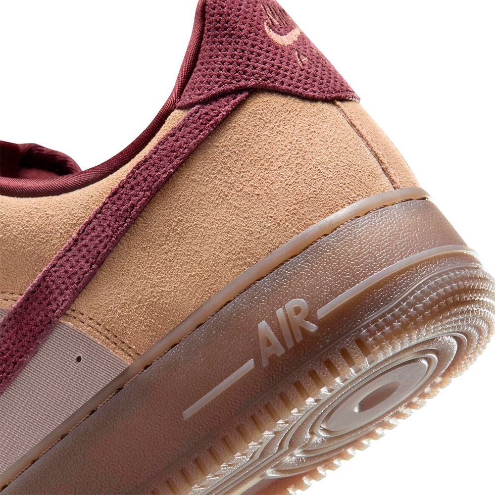 Tênis Nike Air Force 1 07 Marrom