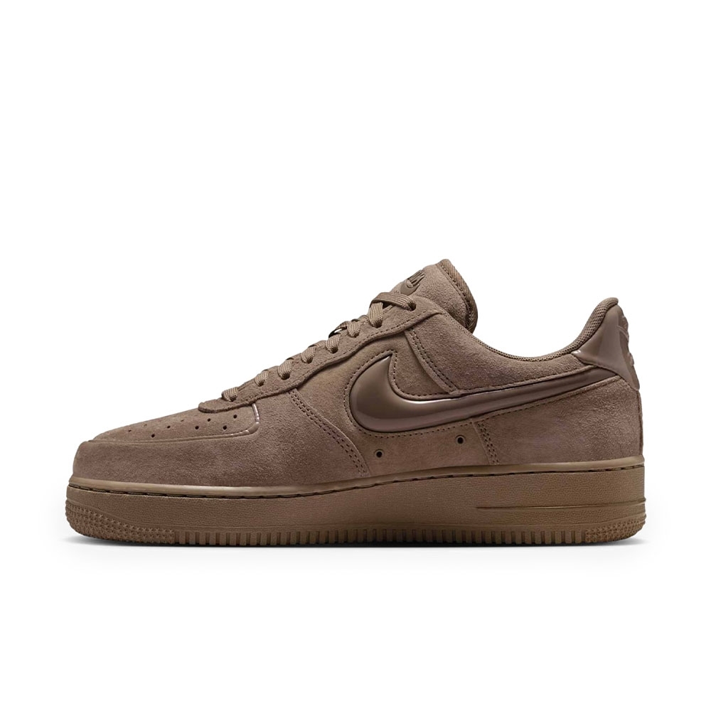 Tênis Nike Air Force 1 07 Marrom