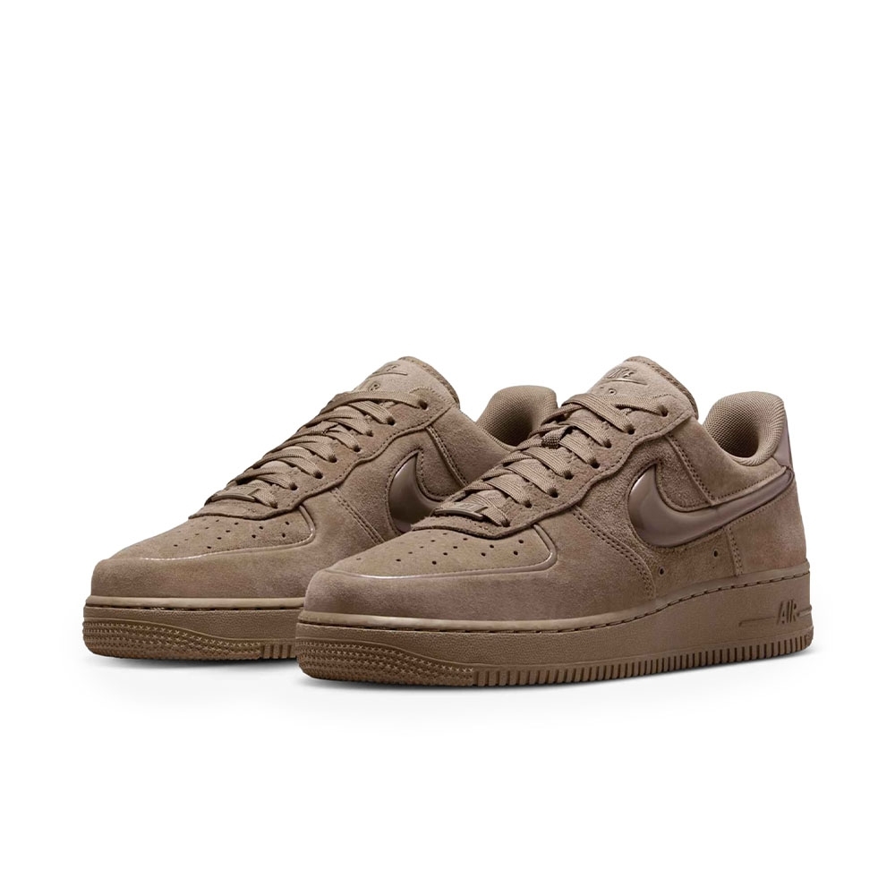 Tênis Nike Air Force 1 07 Marrom