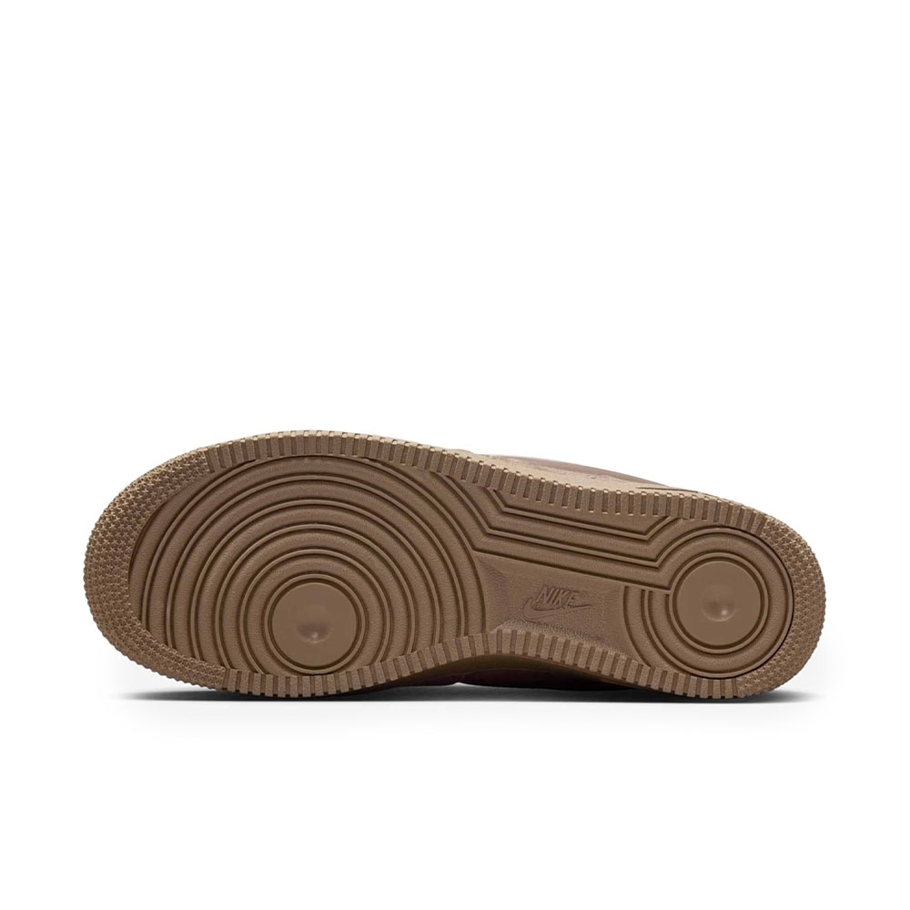Tênis Nike Air Force 1 07 Marrom