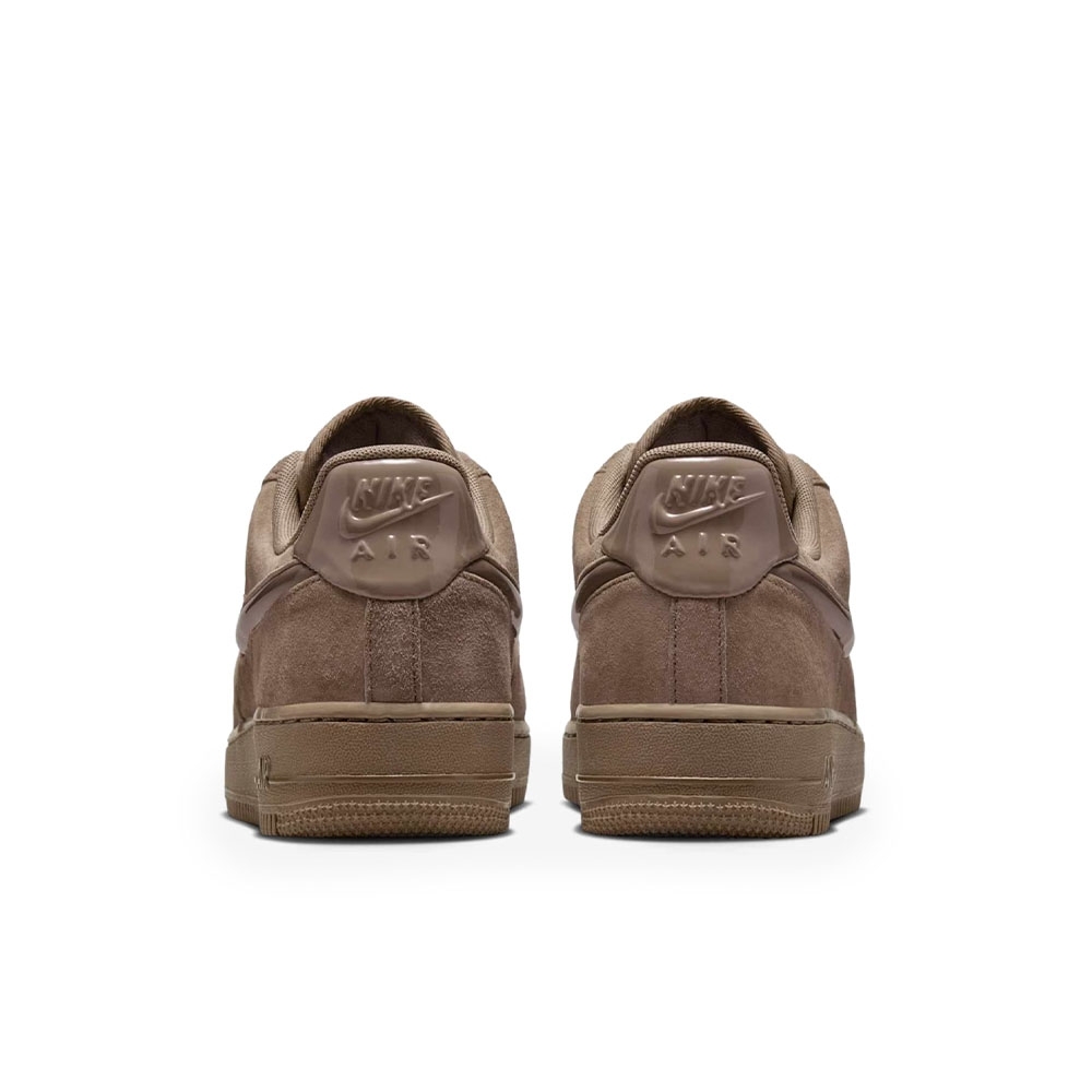 Tênis Nike Air Force 1 07 Marrom