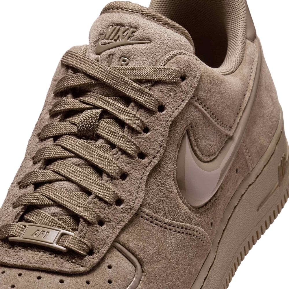 Tênis Nike Air Force 1 07 Marrom