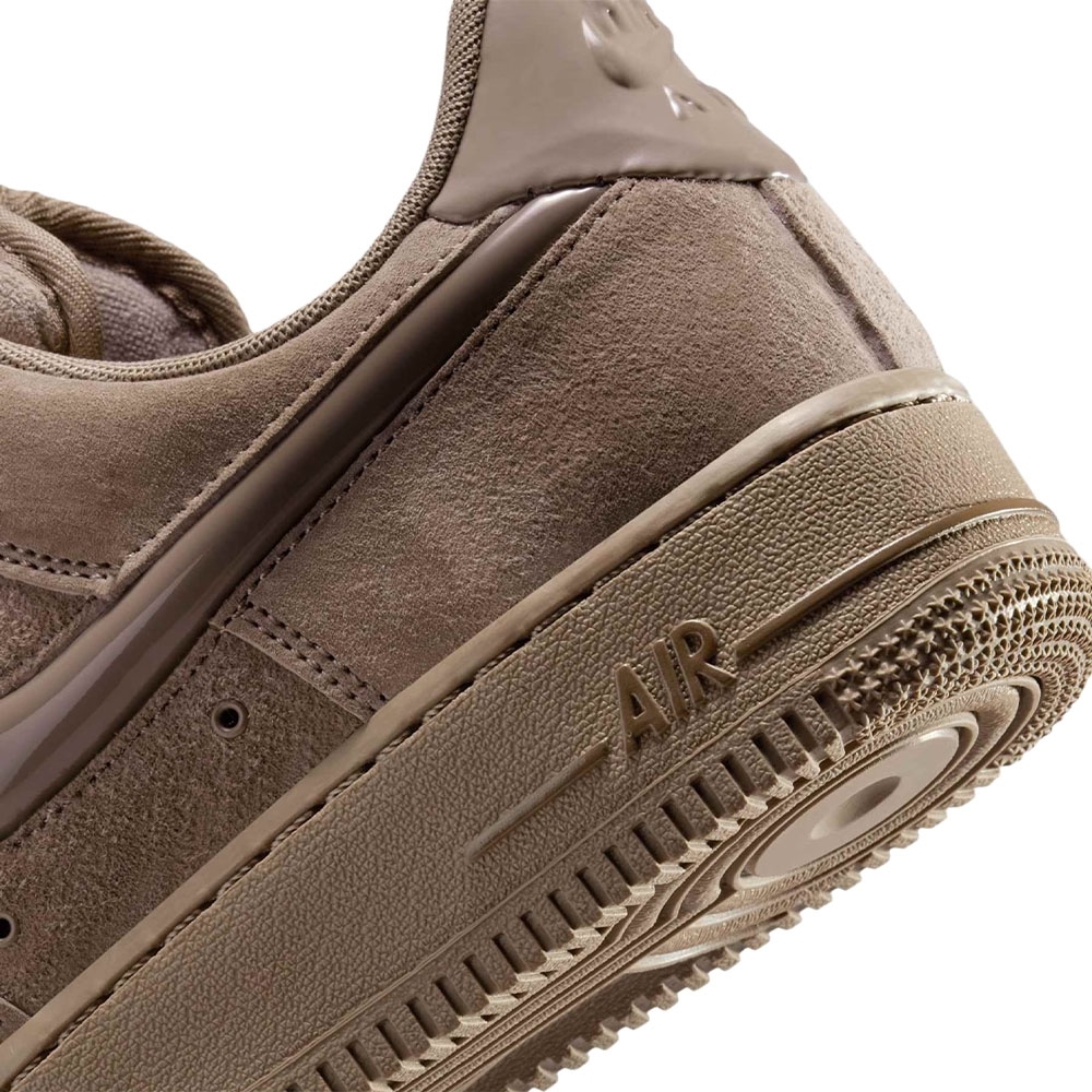 Tênis Nike Air Force 1 07 Marrom