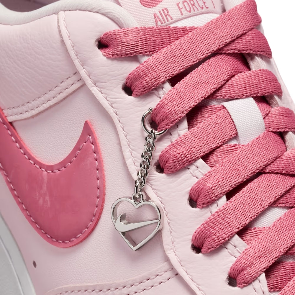 Tênis Nike Air Force 1 07 Rosa