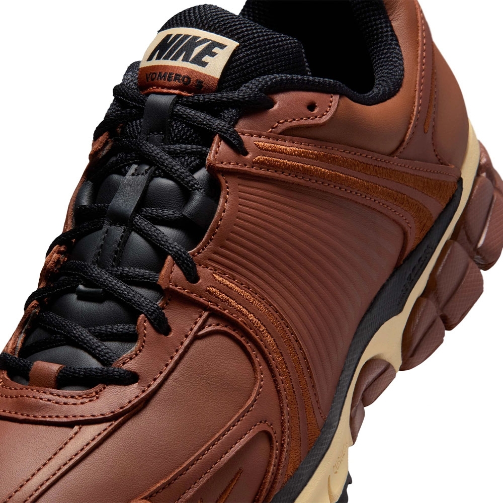 Tênis Nike Zoom Vomero 5 Marrom