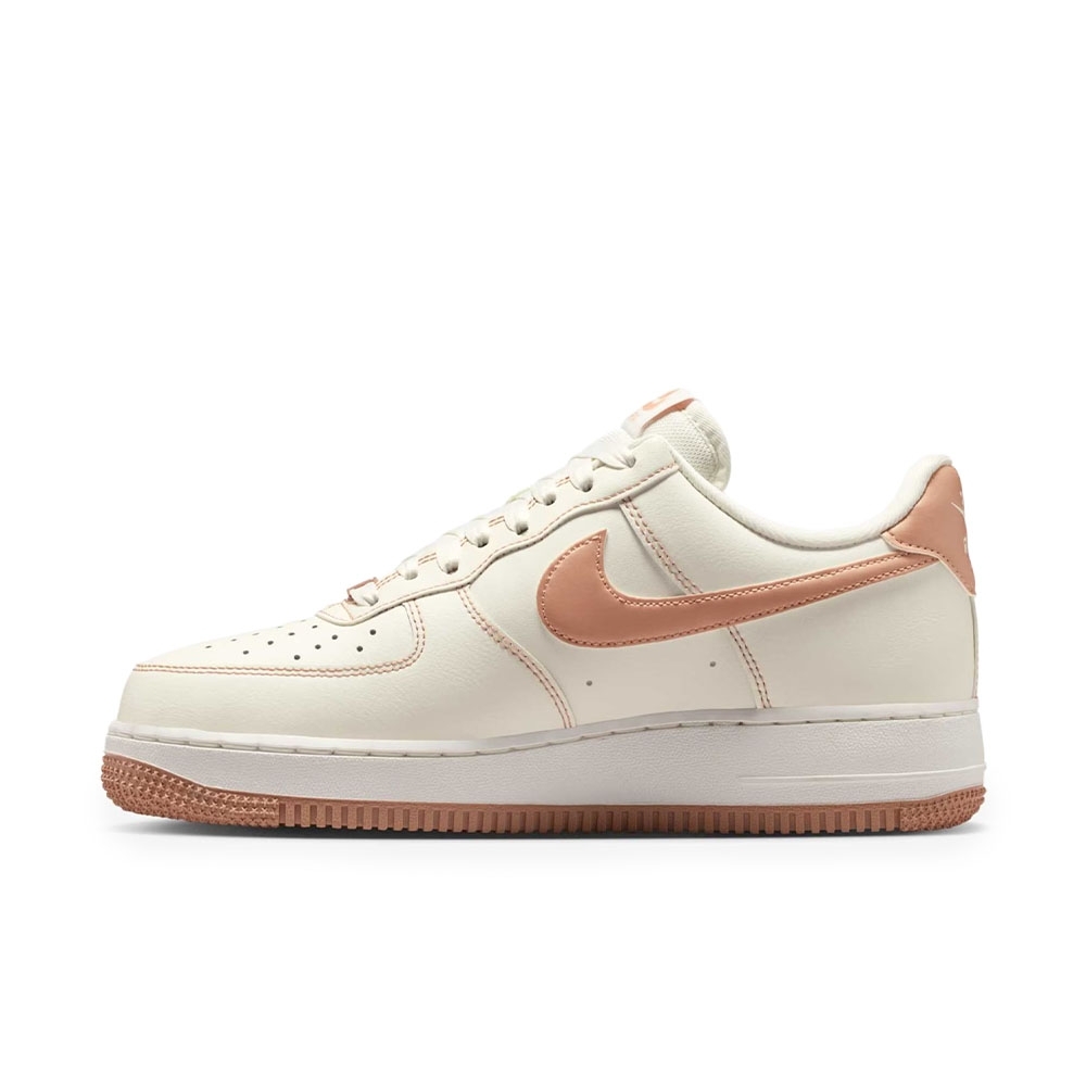 Tênis Nike Air Force 1 07 Branco/rosa