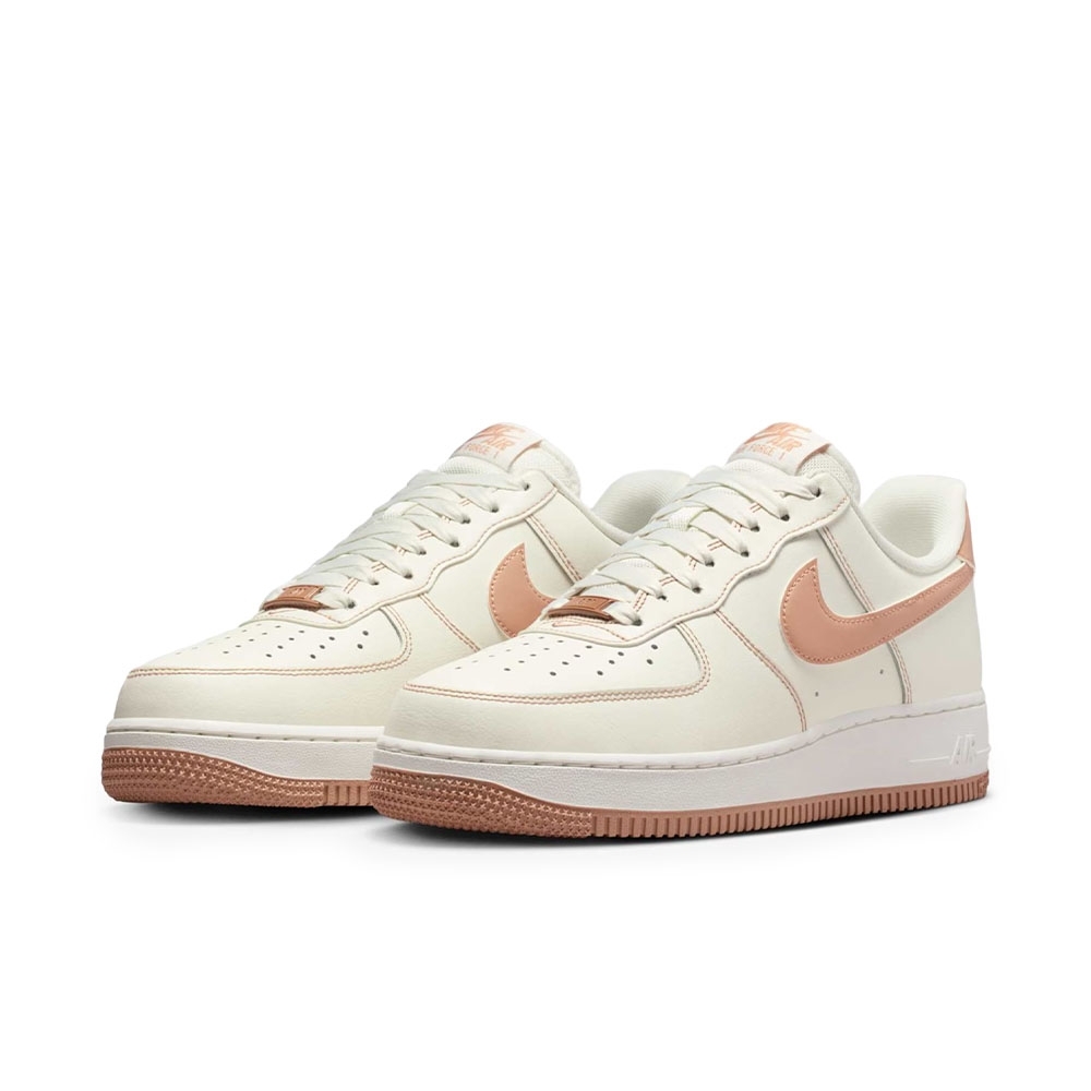 Tênis Nike Air Force 1 07 Branco/rosa