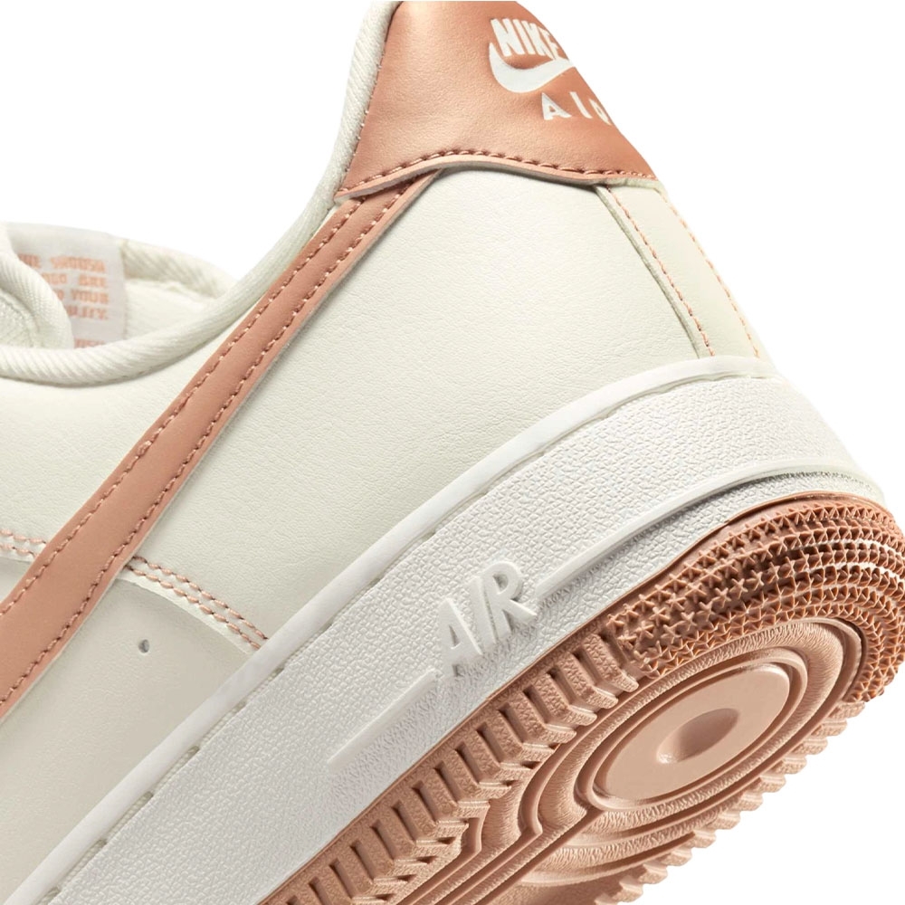 Tênis Nike Air Force 1 07 Branco/rosa