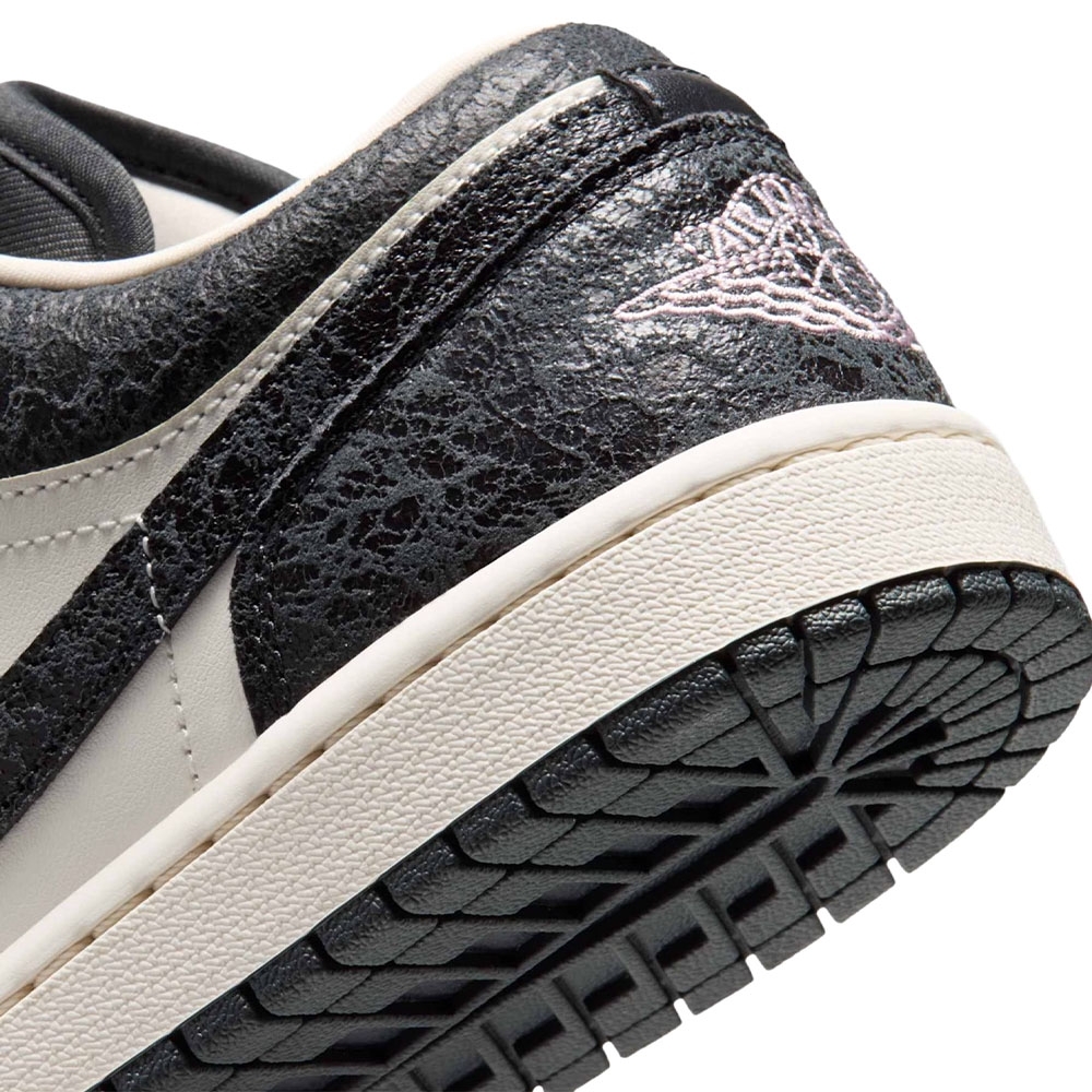 Tênis Nike Air Jordan 1 Low Preto/bege