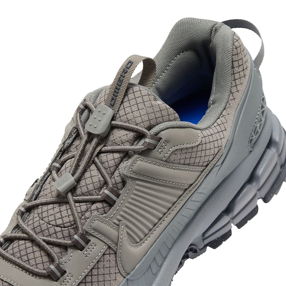 Tênis Nike Zoom Vomero 5 Cinza