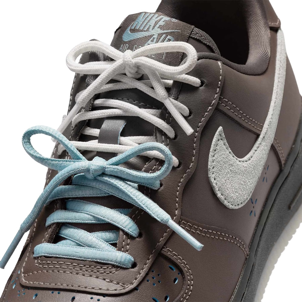 Tênis Nike Air Force 1 Low Marrom