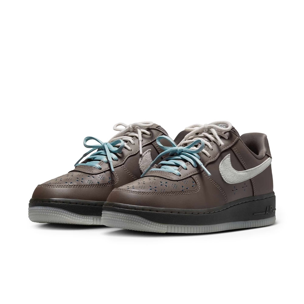 Tênis Nike Air Force 1 Low Marrom
