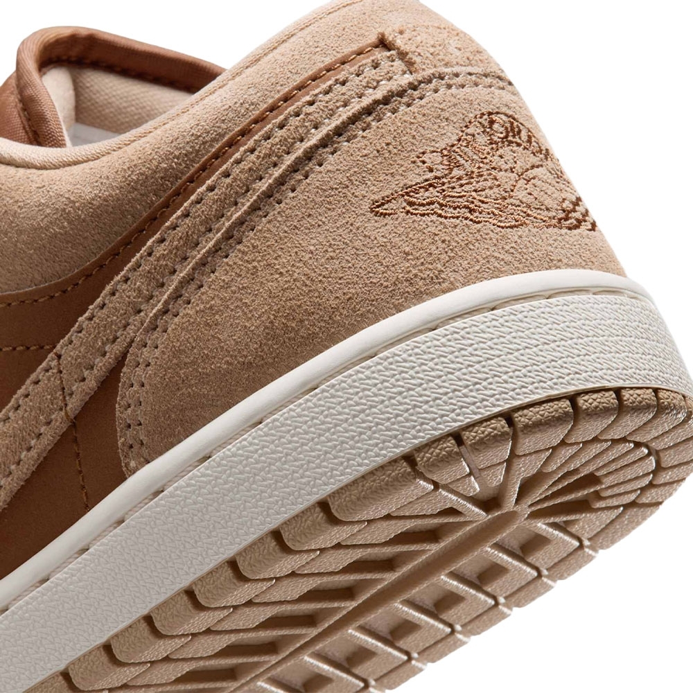 Tênis Nike Air Jordan 1 Low Bege