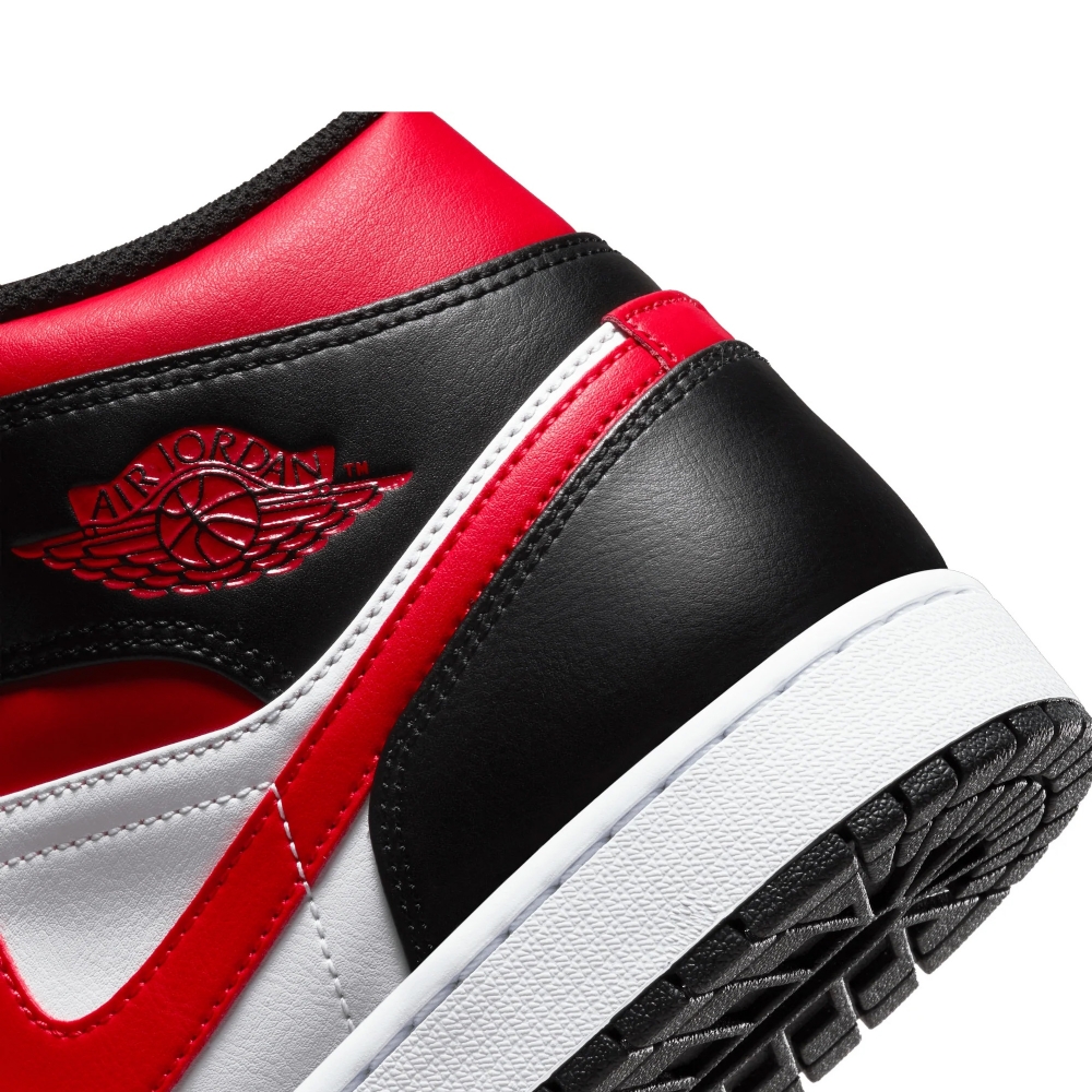 Tênis Nike Air Jordan 1 Mid “ Bred Toe